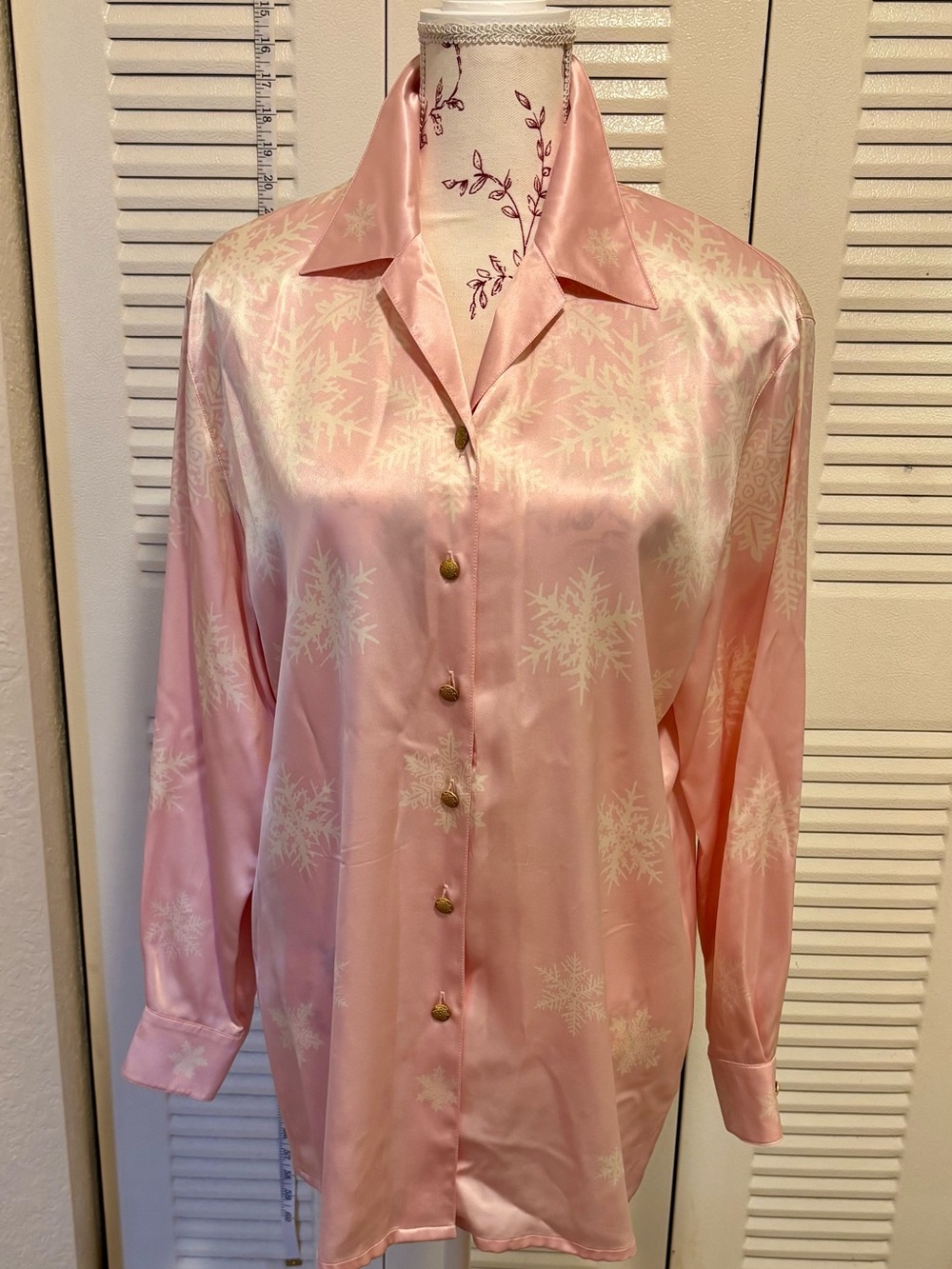Escada Pale Pink Satin Snowflake-Patterned Button-Up Blouse